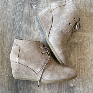Toms Desert Wedge Taupe Suede